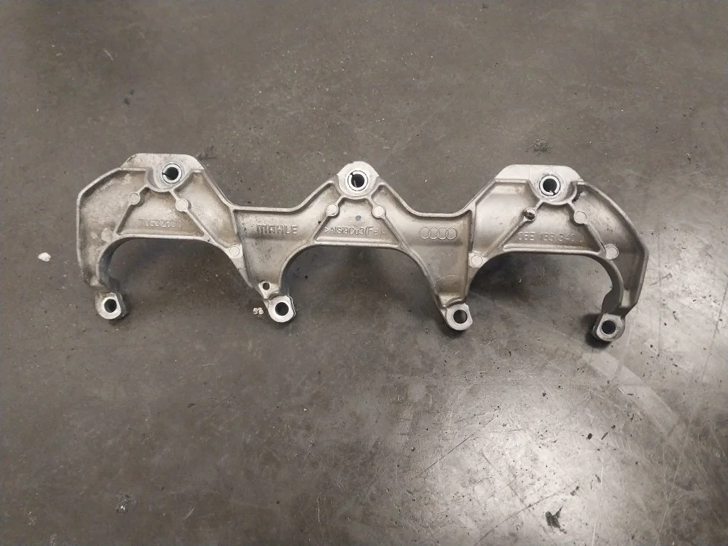 Кронштейн двигателя Volkswagen Touareg 2010 NF