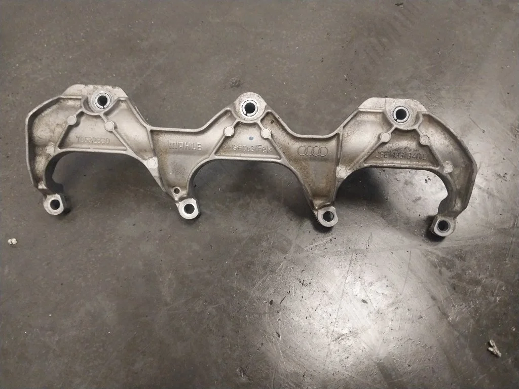 Кронштейн двигателя Volkswagen Touareg 2010 NF