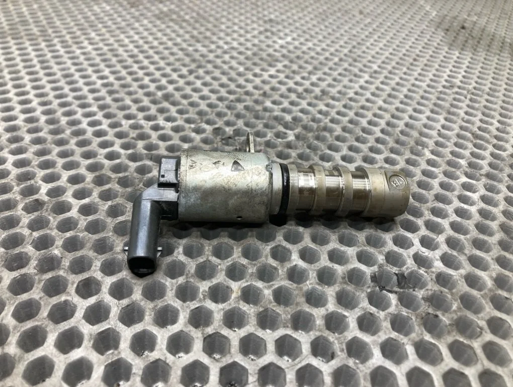 Клапан электромагнитный фаз грм Audi A6 2012 C7