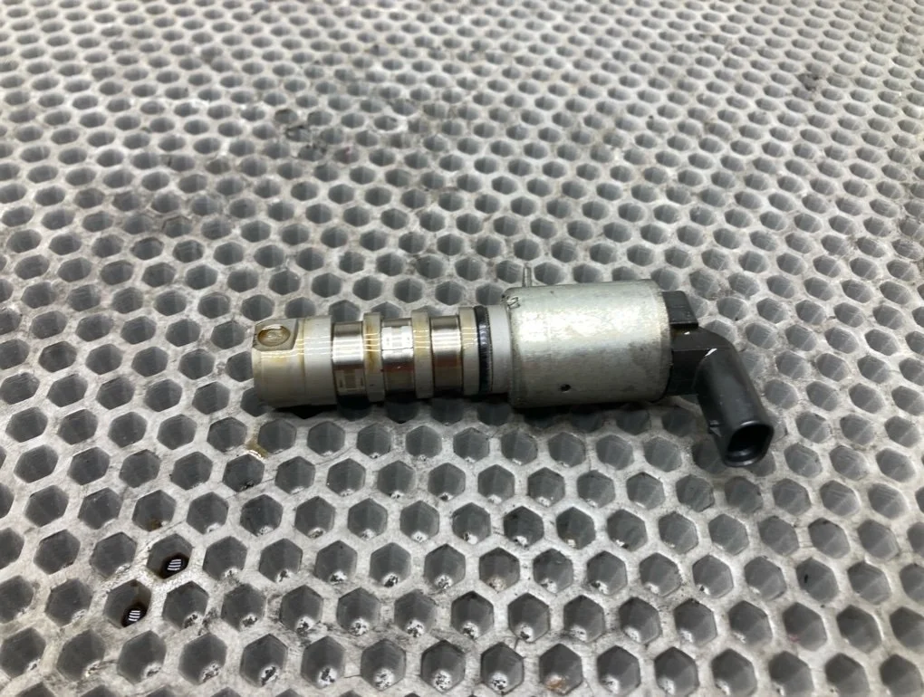 Клапан электромагнитный фаз грм Audi A6 2012 C7