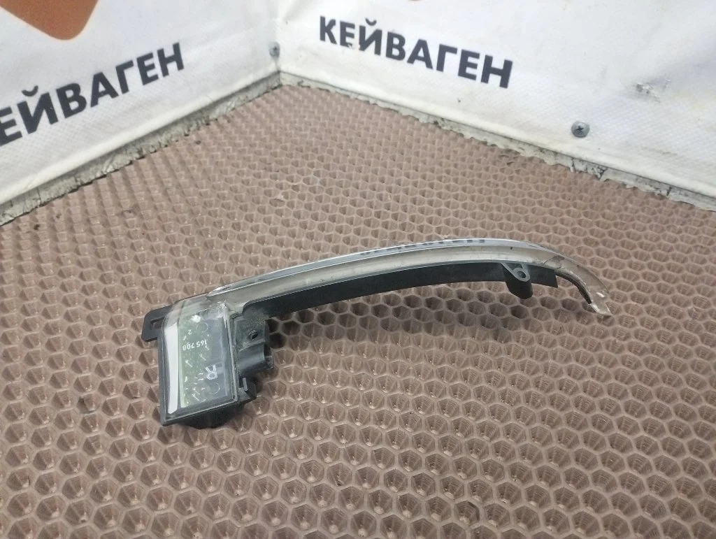 Повторитель поворота зеркало Audi A4 2009 B8