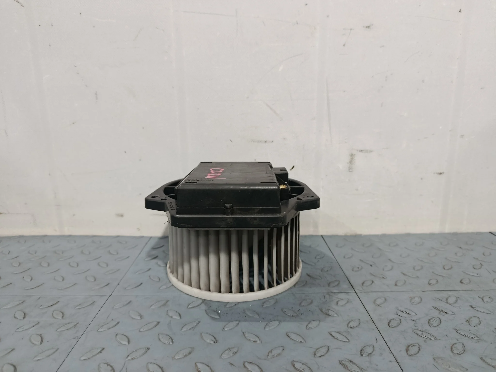 МОТОРЧИК ПЕЧКИ MITSUBISHI AIRTREK DINGO DION LANCER LANCER CARGO LANCER CEDIA PAJERO IO ... H62W H66W H67W H71W H72W H76W H77W С РЕЗИСТОРОМ MR958181