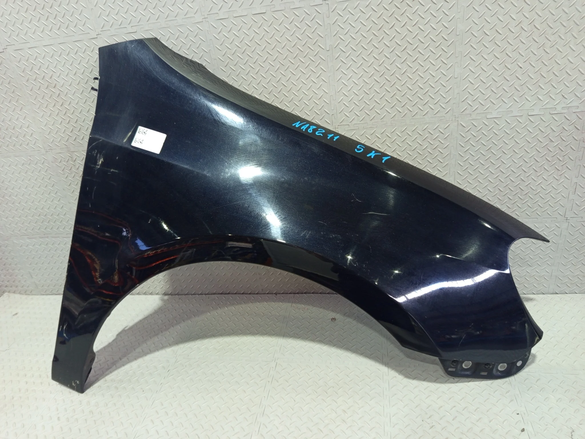 КРЫЛО VOLKSWAGEN GOLF 5K1 MK6 5K6821022A ПЕРЕДНЕЕ ПРАВОЕ HATCHBACK черный NA8211