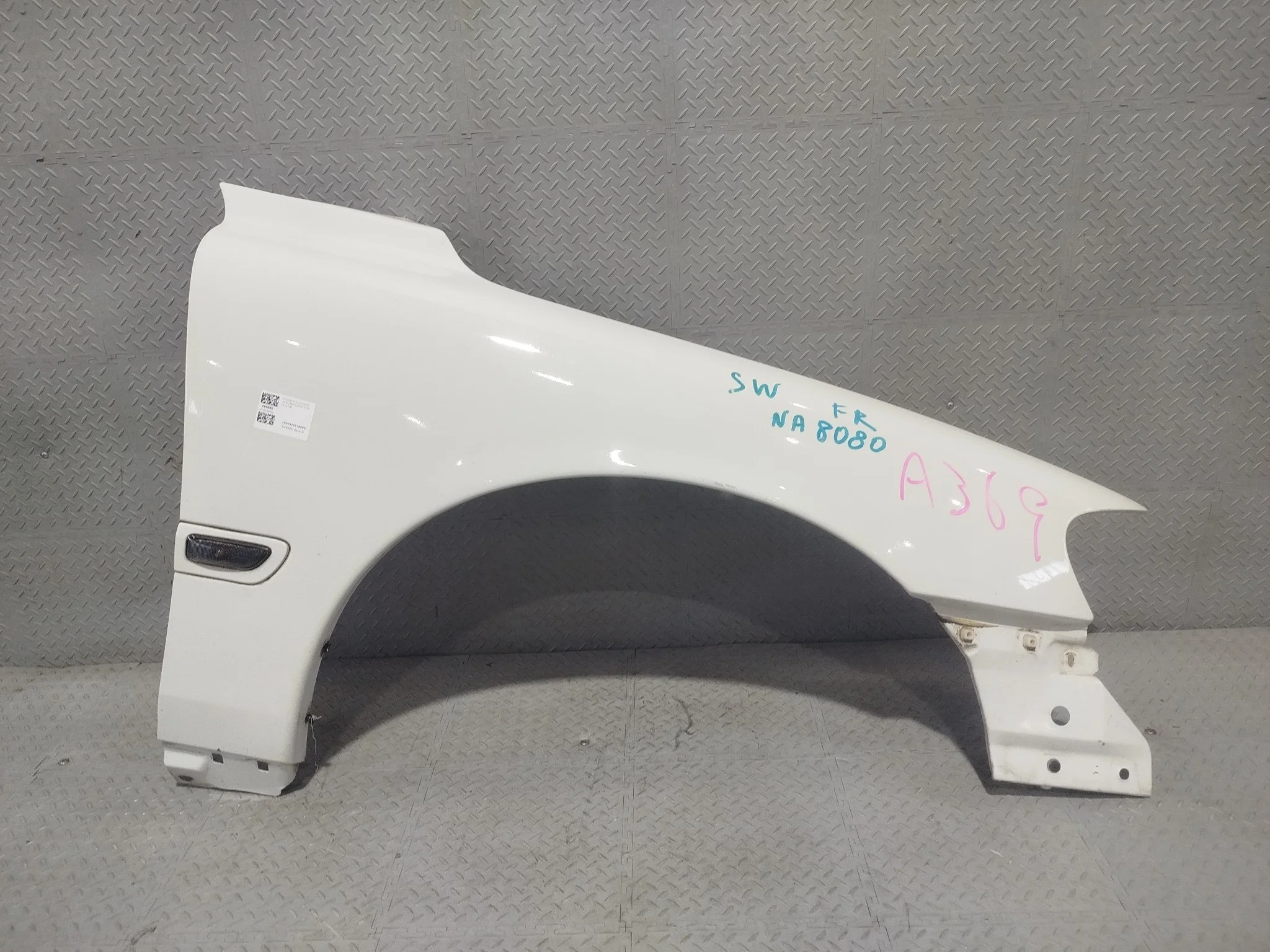 КРЫЛО VOLVO S60 V70 RH RS SJ SW 30796493 ПЕРЕДНЕЕ ПРАВОЕ белый NA8080