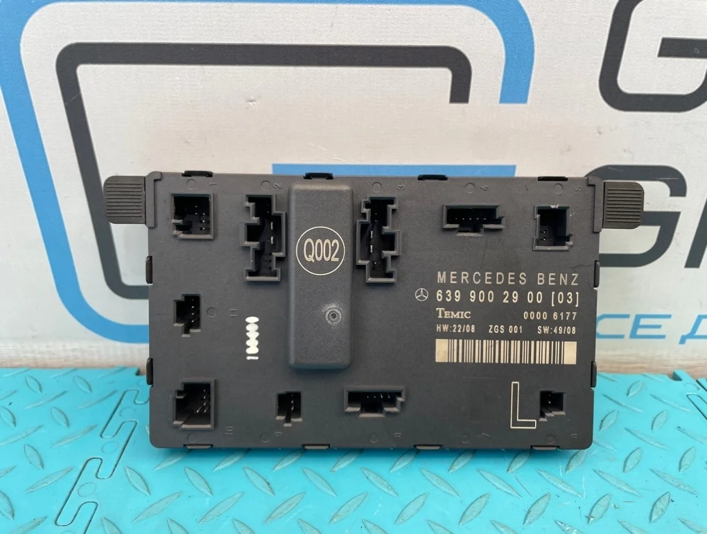 Блок двери Mercedes-Benz V-Class 2010 A6399002900 W639 272.978 3.5, передний левый