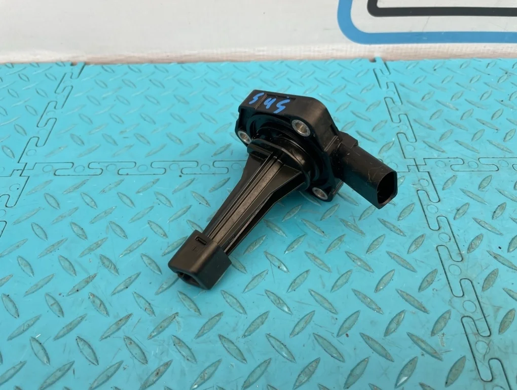 Датчик уровня масла Volkswagen Tiguan 2010 03C907660M 5N1 CCZC 2.0