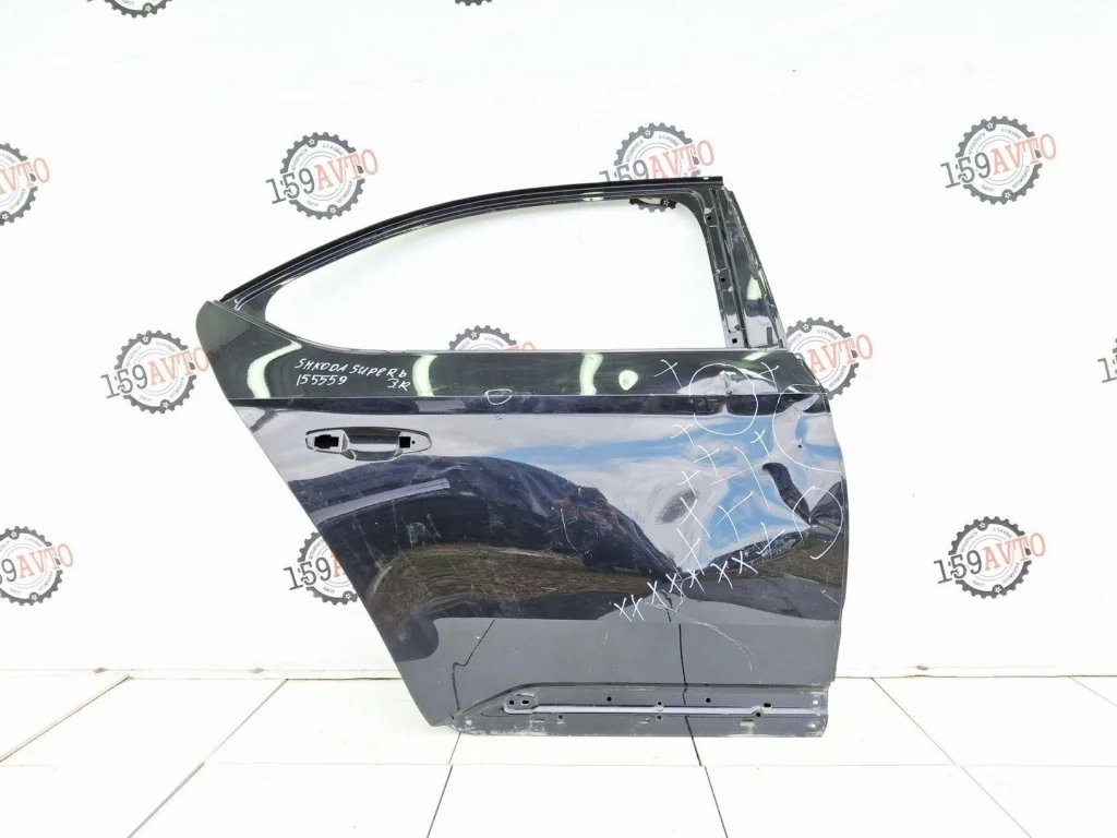 Дверь задняя правая Skoda Superb (B8)