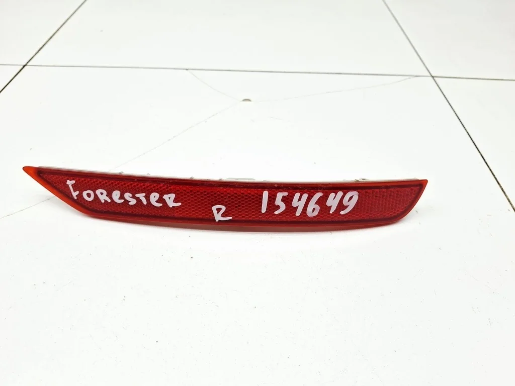 Отражатель в бампер задний правый Subaru Forester S12, SH