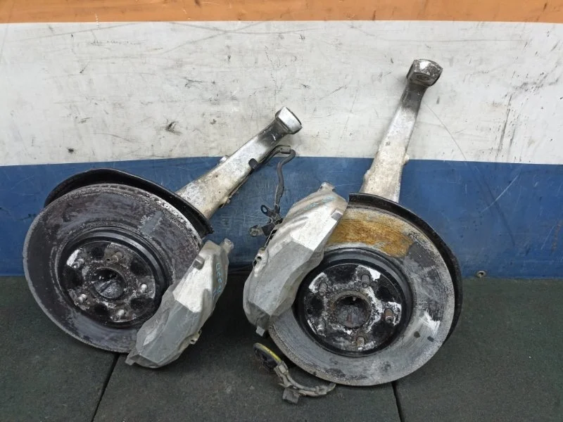 Кулак со ступицей Toyota Celsior 2003 4773050151 UCF31 4.3 3UZ-FE, передний правый