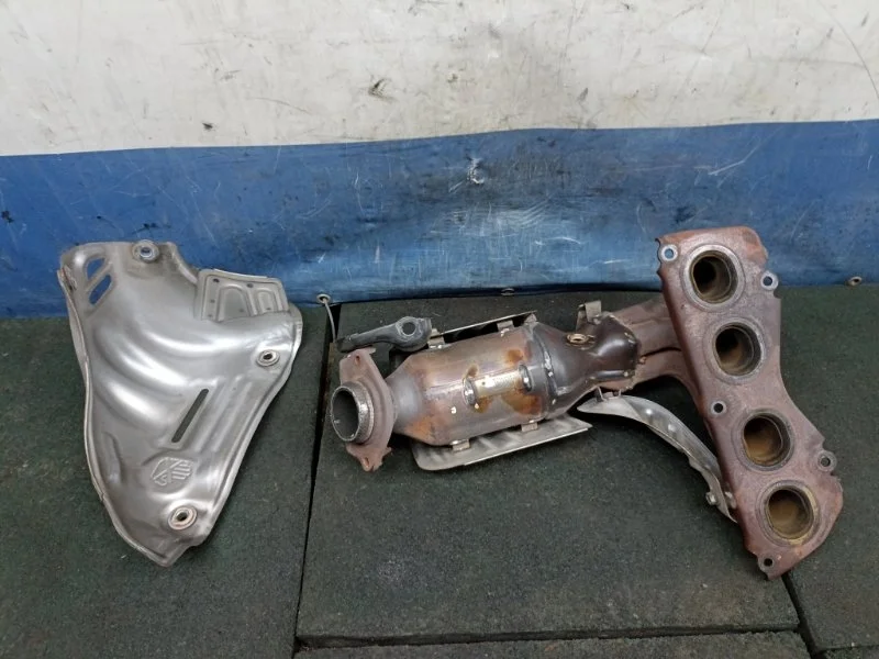 Коллектор выпускной с катализатором Toyota Camry 2015 2505136130 ASV50 2.5 2AR-FE
