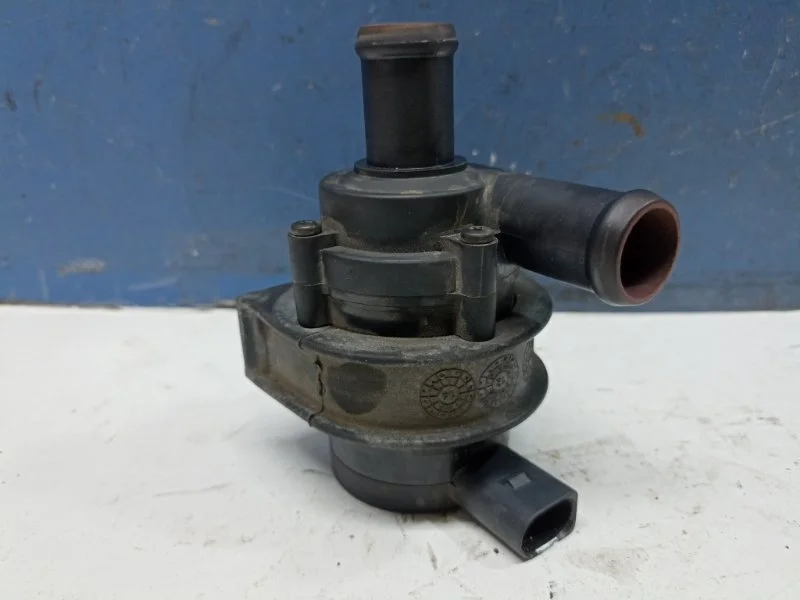 Насос водяной дополнительный Skoda Yeti 2015 1K0965561L 5L 1.2 CBZ