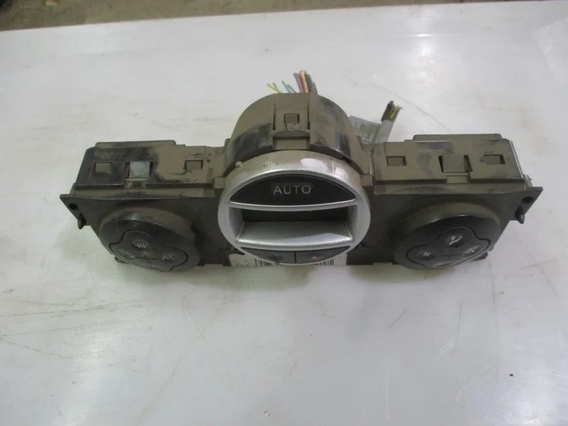 Блок управления отопителем Renault Megane 2 2008 K4MD812