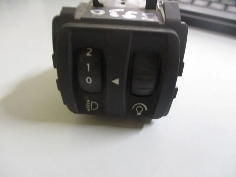 Кнопка корректора фар Renault Megane 2 2008 K4MD812