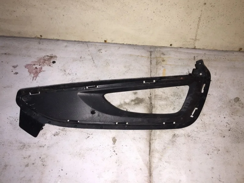 Рамка противотуманной фары правой Hyundai Tucson 3 TL