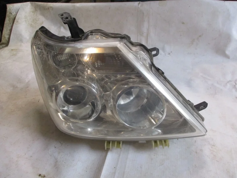 Фара правая Nissan Patrol 3  (Y62) 0