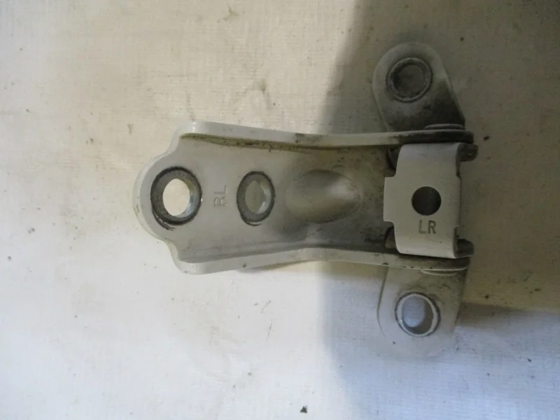 Петля двери задней правой нижняя Kia Rio 3 (UB\QB) 2011 G4FC