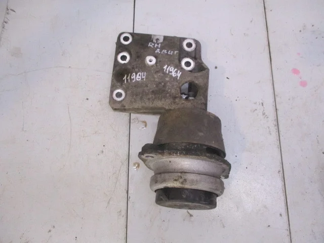 Опора двигателя правая Porsche Cayenne 955 2005 M4850