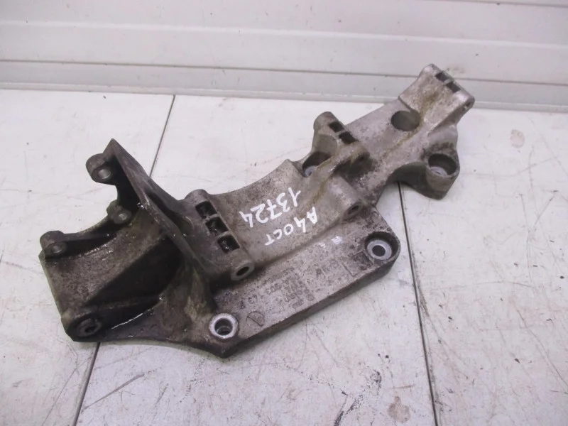 Кронштейн генератора Skoda Octavia 1 Tour 1U2 2009 BFQ