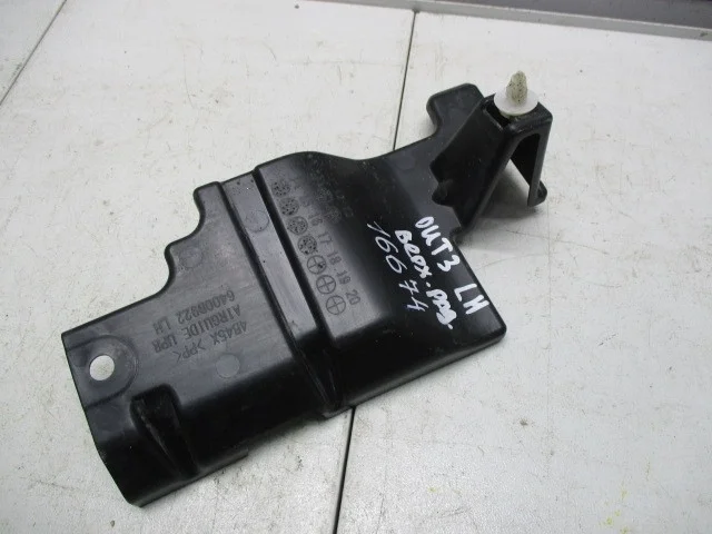 Кронштейн решетки радиатора левый Mitsubishi Outlander 3  GF0W 2018 4B11