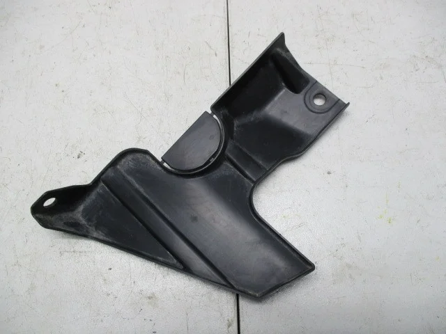 Кронштейн решетки радиатора левый Mitsubishi Outlander 3  GF0W 2018 4B11