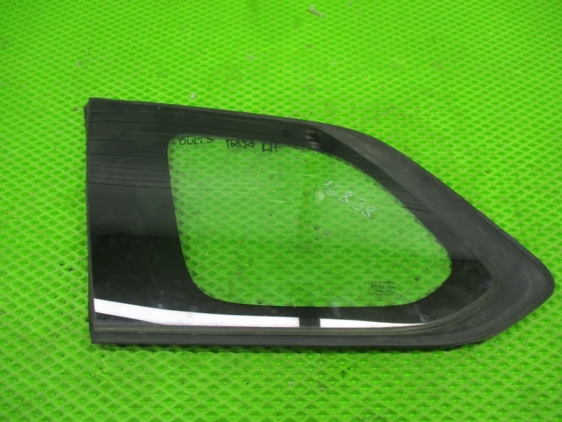 Стекло кузовное глухое левое Mitsubishi Outlander 3  GF0W 2018 4B11