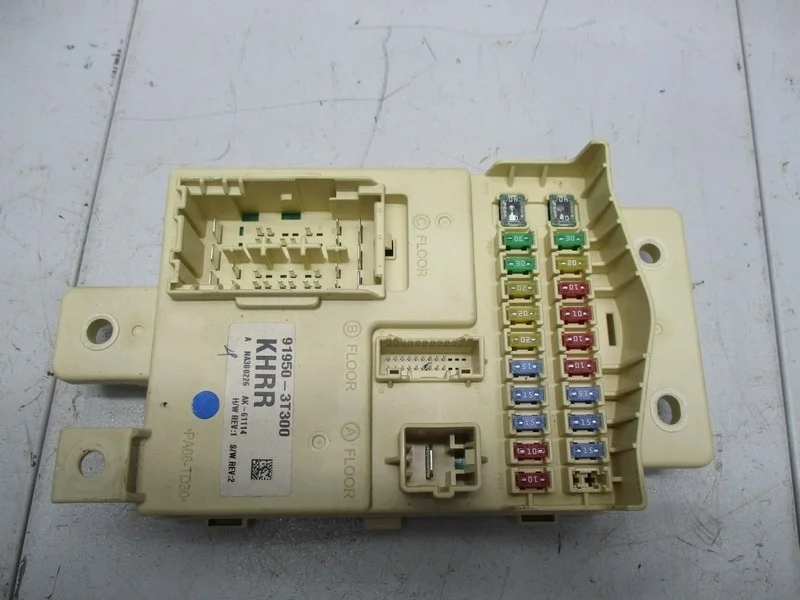 Блок предохранителей Kia Quoris KH 2014 G6DJ