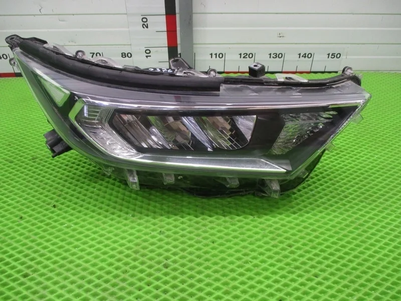 Фара правая Toyota RAV4 5 (XA50) 2021