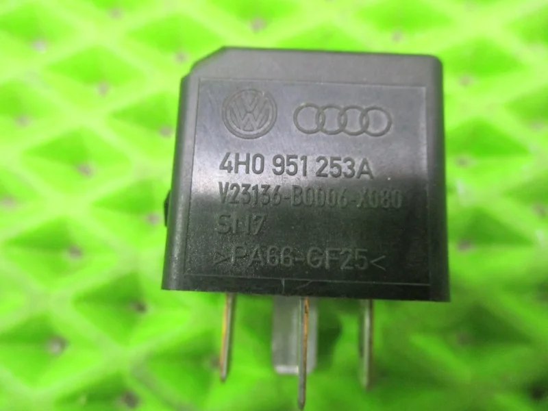 Реле Audi  0