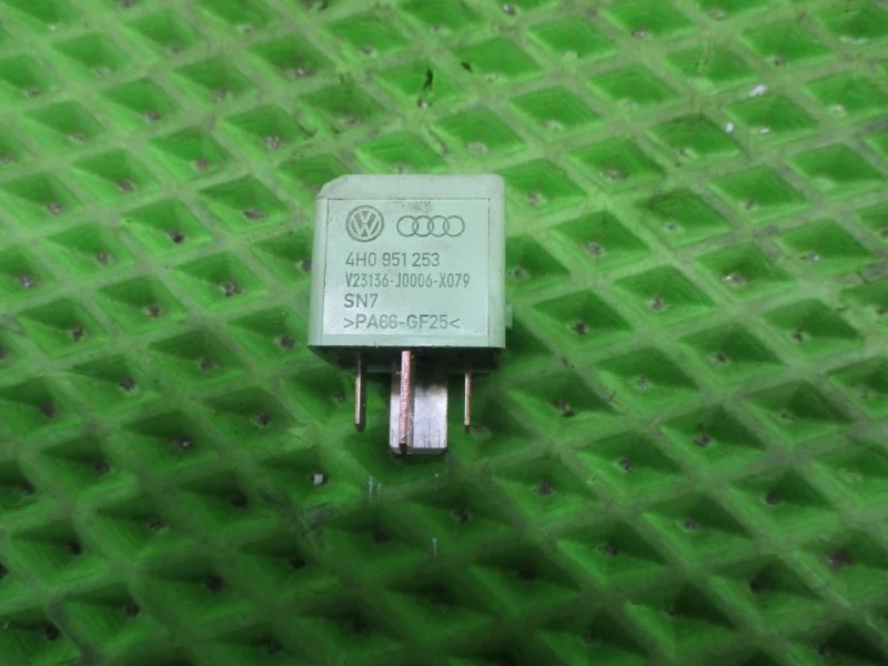 Реле Audi  0