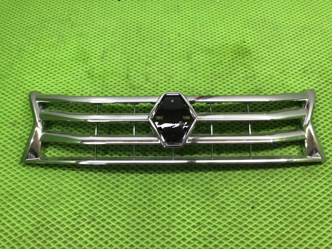 Решетка радиатора Renault Duster 1 HS 2013 F4R400