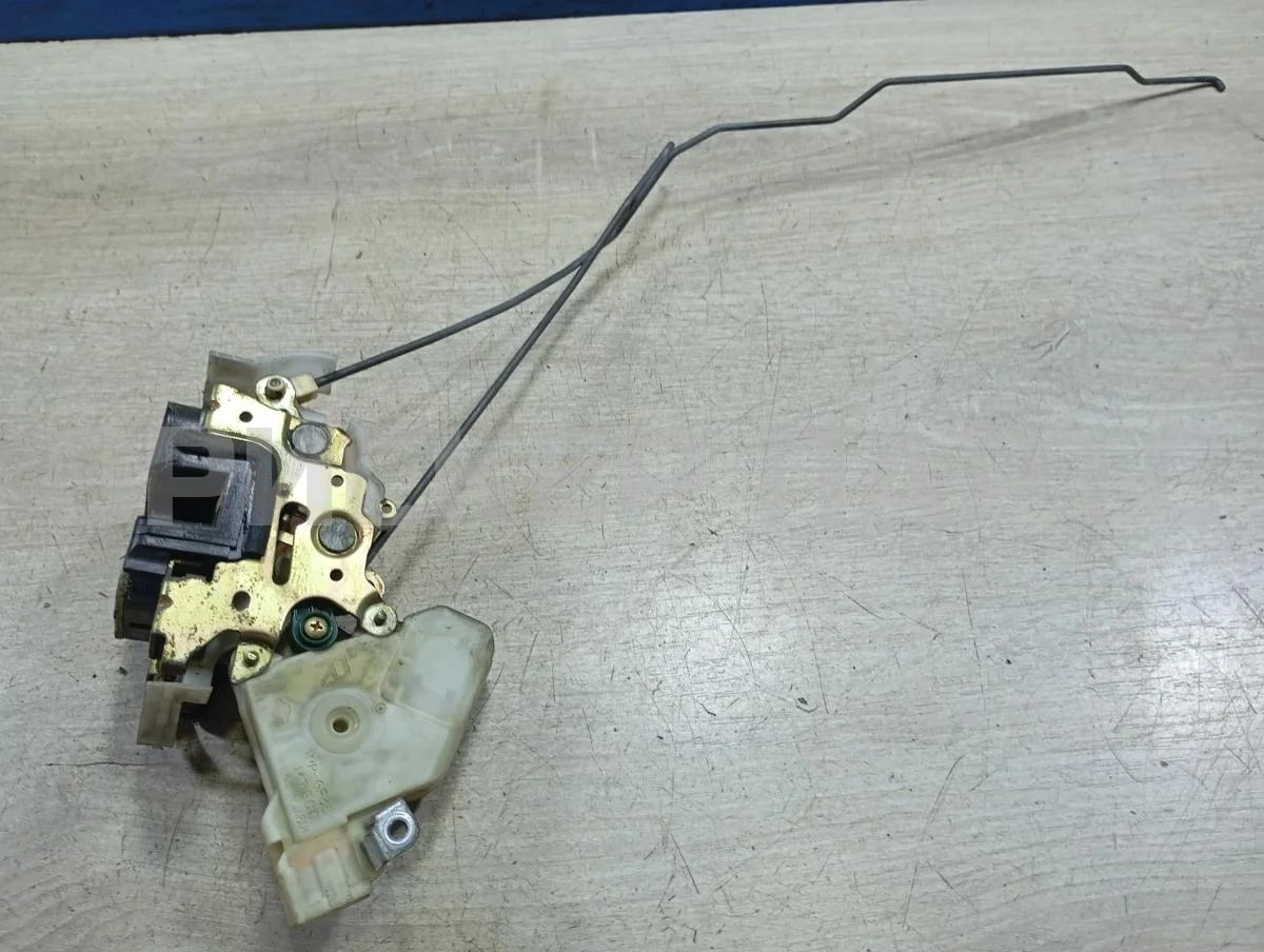 Замок водительской двери Ниссан Икс-Трейл 1  T30