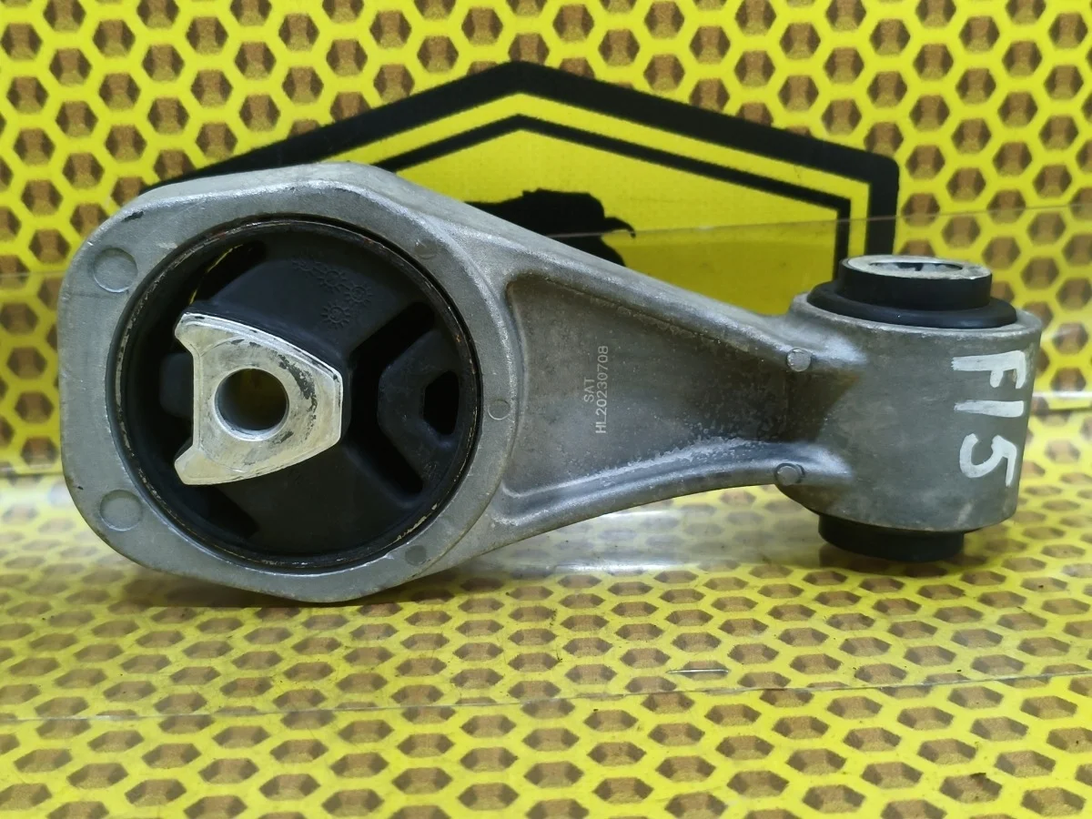 Опора двигателя Nissan Juke 2011 113501KC0A F15 MR16DDT, правая