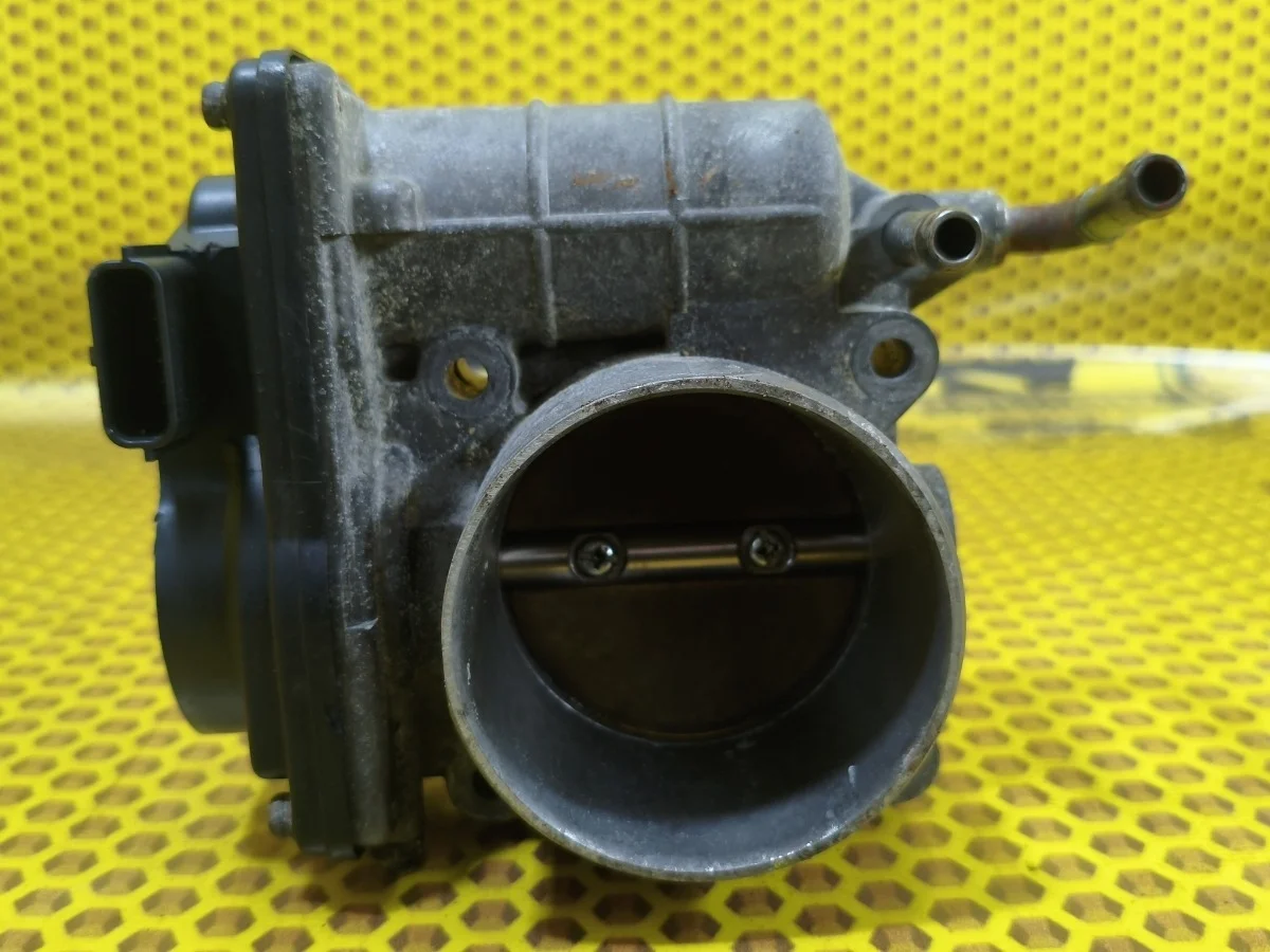 Дроссельная заслонка Nissan Juke 2011 161191KC0B F15 MR16DDT
