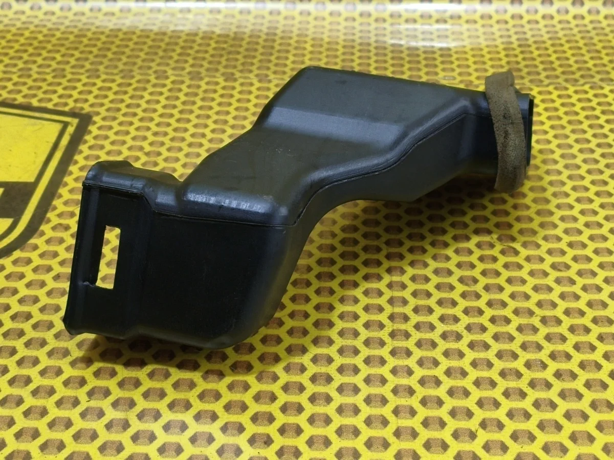 Воздуховод отопителя верхний Nissan Juke 2011 278311KZ0A F15 MR16DDT, левый