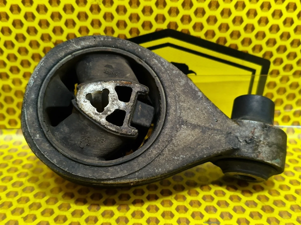 Опора двигателя нижняя Nissan X-Trail 2012 11360JD70A T31 M9R