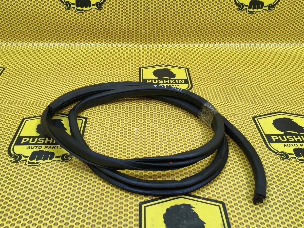 Уплотнитель на проем Nissan X-Trail 2012 76921JG00A T31 M9R, передний правый