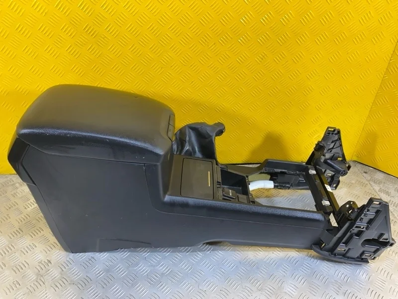 Подлокотник Toyota Land Cruiser Prado 150 (2009-2023) 2019 5891060230C0 2.8 D 1GDFTV