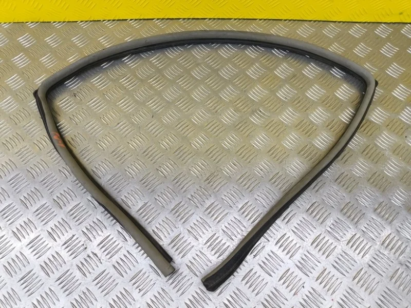 Уплотнитель стекла двери (бархотка) Mitsubishi Pajero Iv (2006-2019) 2007 5755A001HB ВНЕДОРОЖНИК 3.8 I