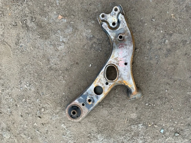 Рычаг передний нижний правый Toyota Rav 4 (Xa30) (2005-2014) 2009 4806842050 3.5 I 2GRFE