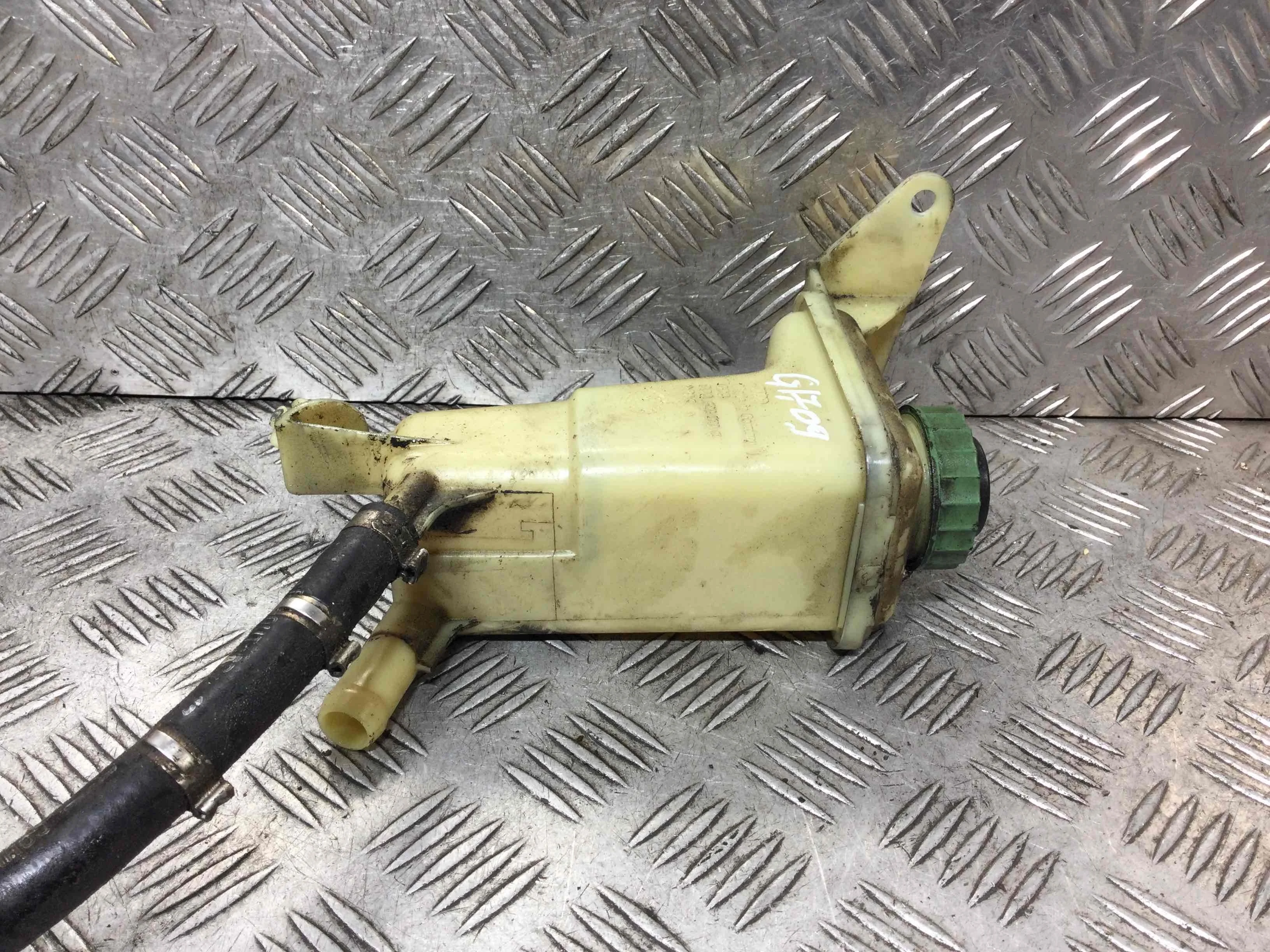 Бачок гидроусилителя Volkswagen Passat B6 (2005-2010) бензин 1.6 FSI Механика Седан