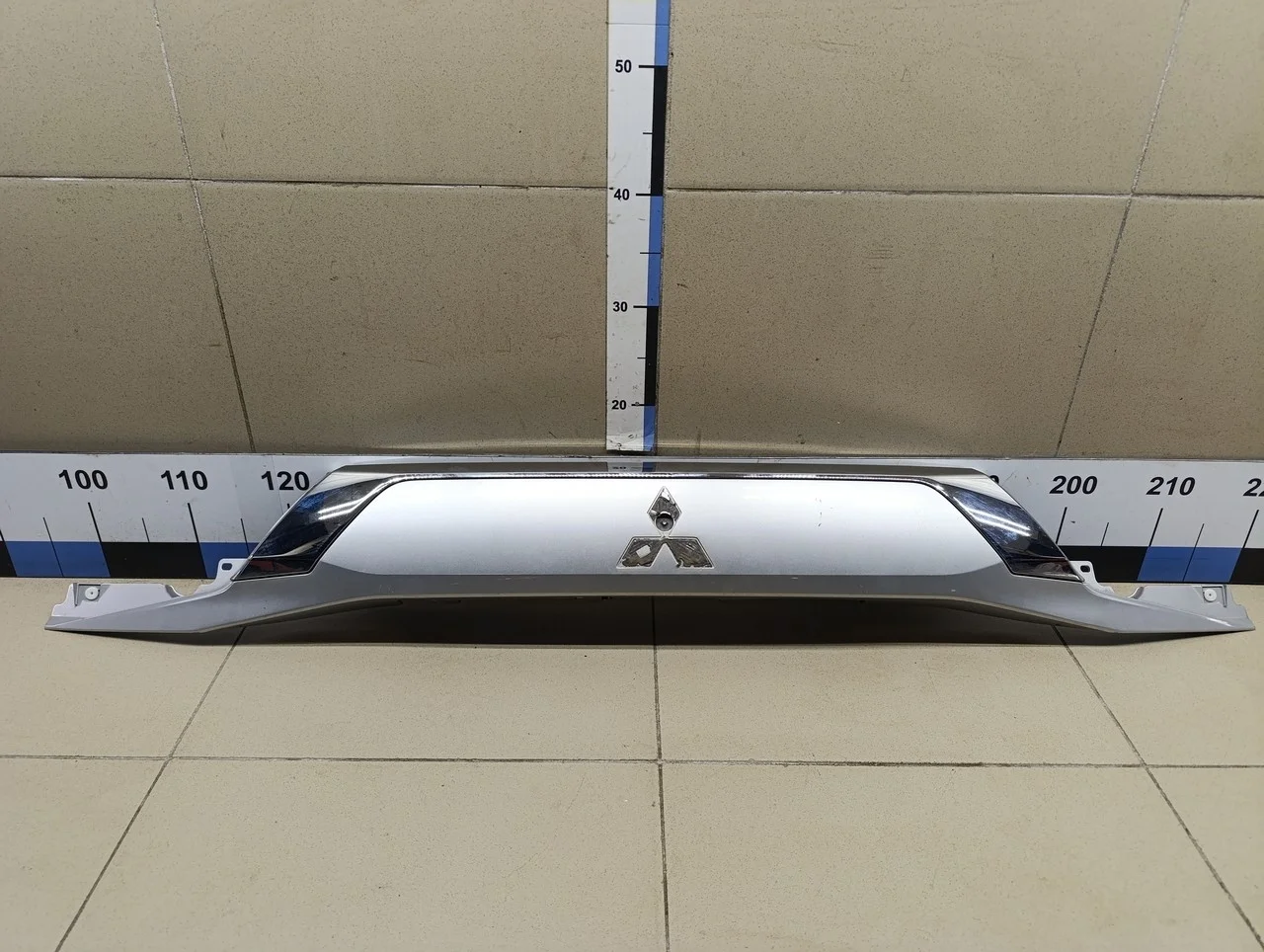 Накладка двери багажника Outlander (GF) 2012>