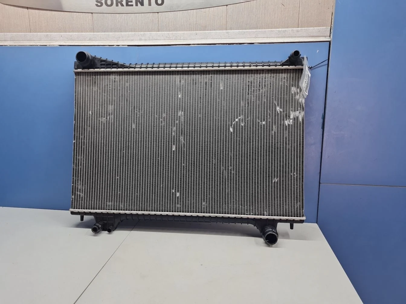 Радиатор основной охлаждения двигателя для Jaguar XE X760 2015-