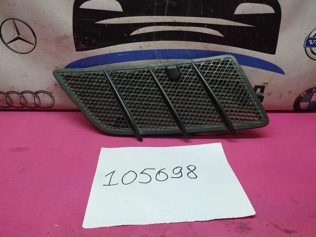Решетка капота правая MB GL X164 ML W164 16488048