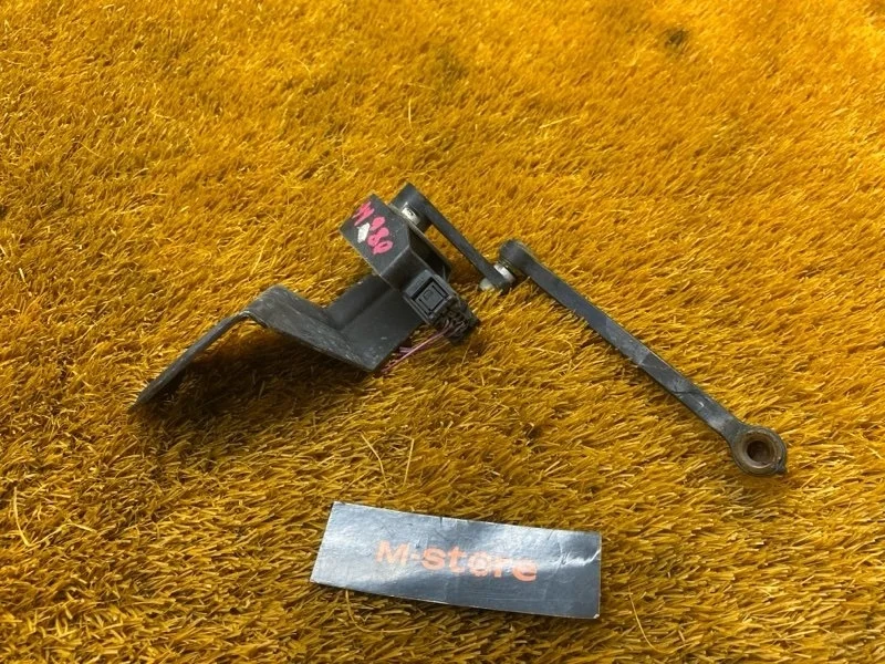 Датчик высоты дорожного просвета Audi A4 2007 8E0907503 B7/8E ALT