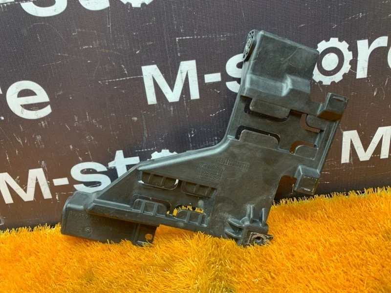 Кронштейн фары Audi Q5 2010 8R0941454 8R CDN, правый