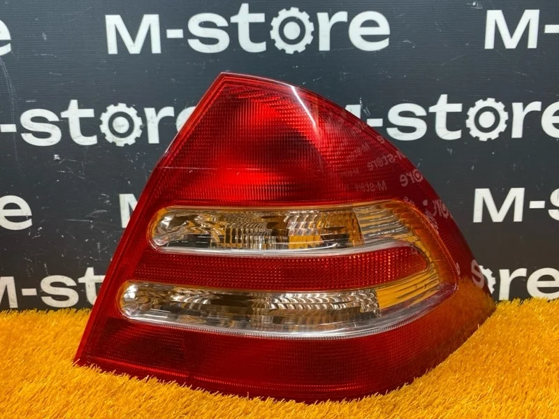 Фонарь задний Mercedes-Benz C-Class 2003 A2038200264 W203 271.946, правый