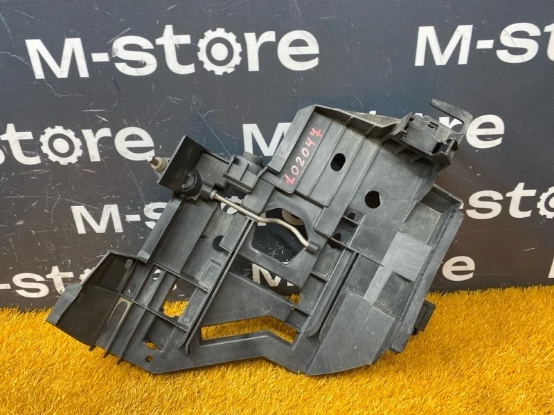 Кронштейн фары Porsche Cayenne 2005 95563104102 955 022Y, левый