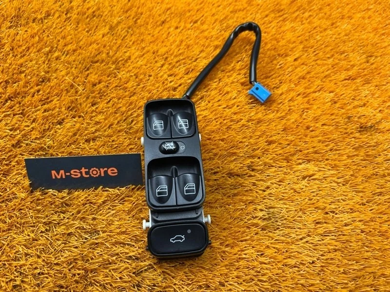 Блок управления стеклоподъемниками Mercedes-Benz C-Class 2003 A2038210679 W203 271.946, передний левый