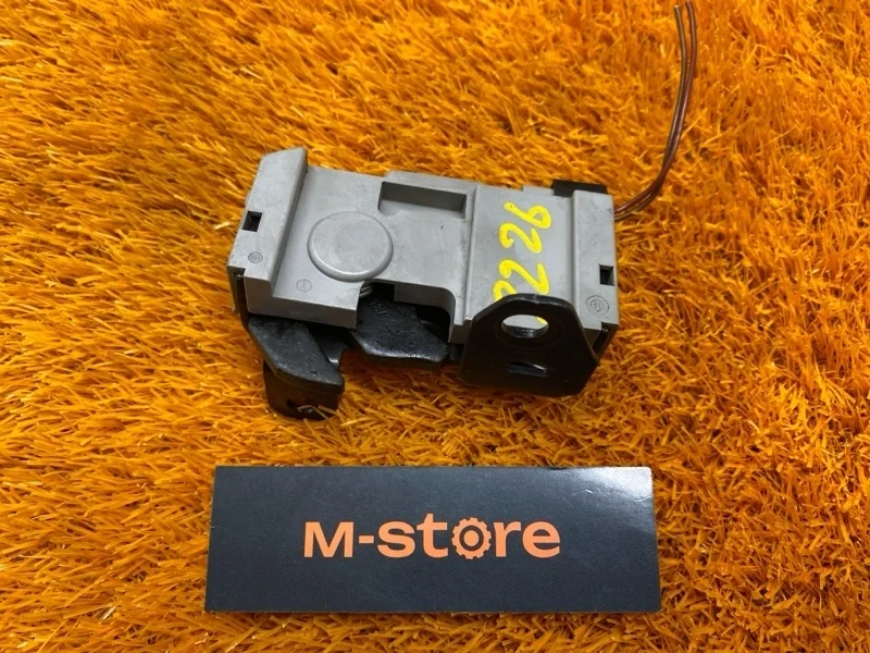 Замок капота Mercedes-Benz C-Class A2048800260 W204 271.860, левый