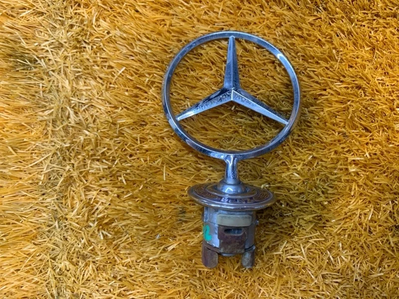 Эмблема на капот Mercedes-Benz C-Class 2006 A2108800186 W203 271.940